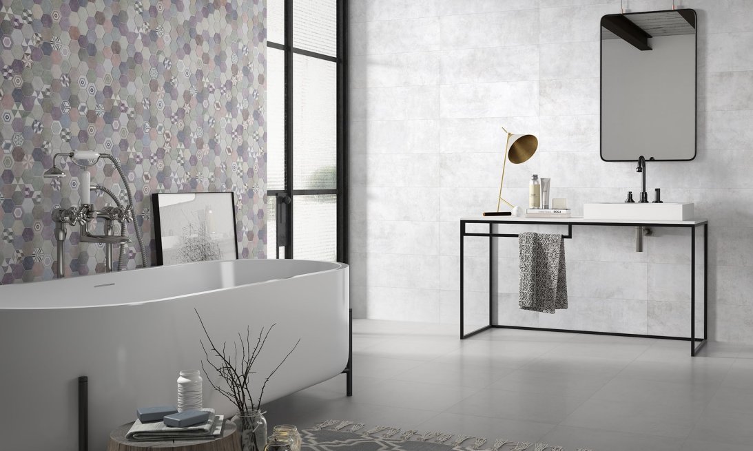 Imagen cuarto de baño con bañera de porcelana